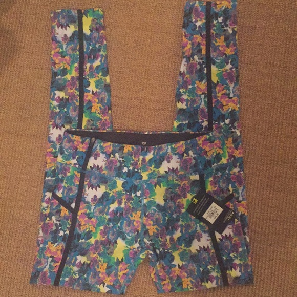 NWT COLOSSEUM Floral Yoga Pants. Medium - Picture 2 of 4